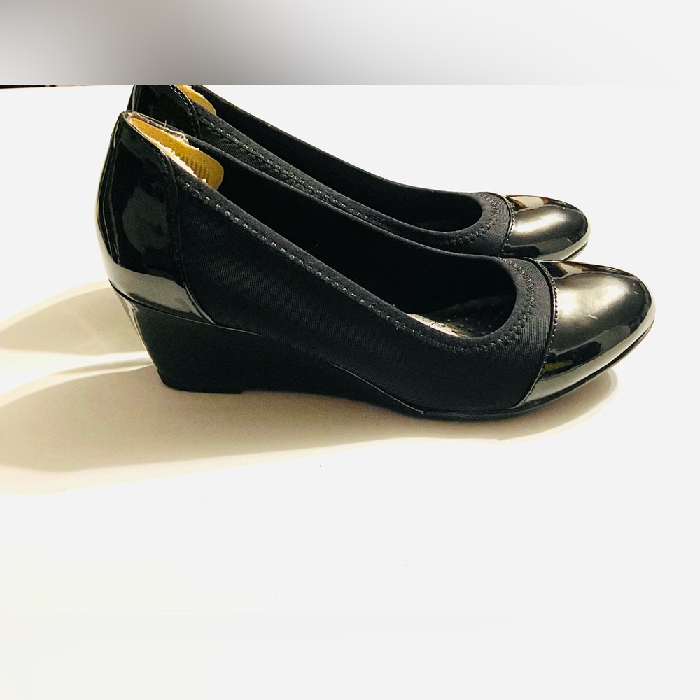 🆕 Life stride Juliana Stretch Patent Wedge Pumps Women Black Size 6